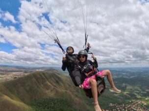 Voo duplo instrucional de parapente no Topo do Mundo Brumadinho